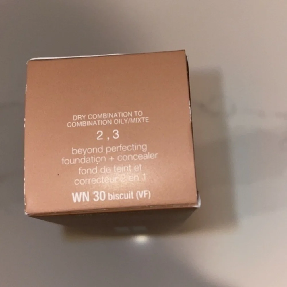 Clinique Beyond Perfecting Foundation + Concealer in Shade Biscuit Full Size NEW